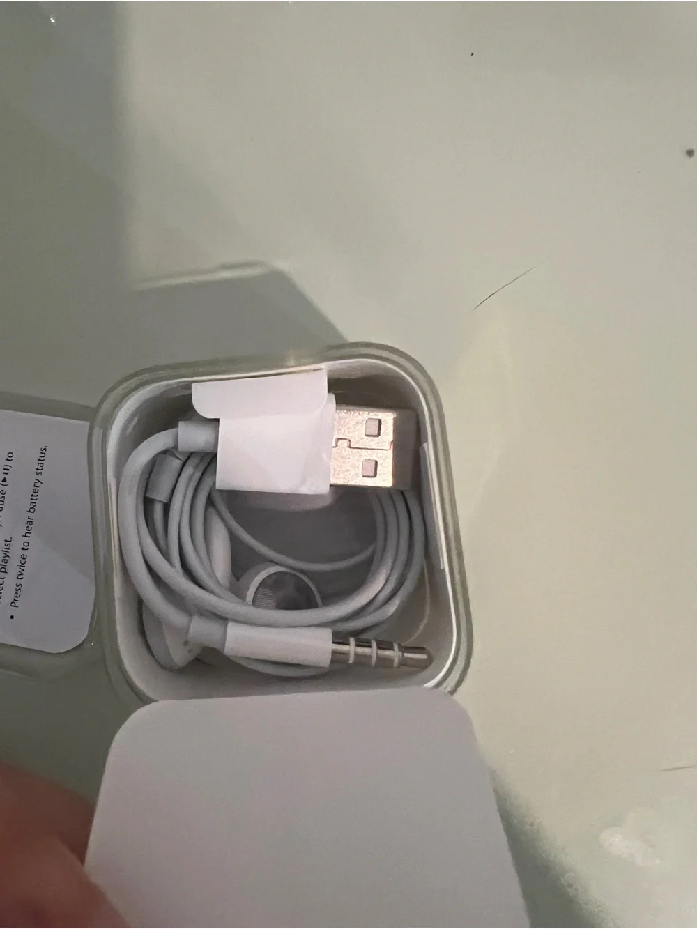 New Apple iPod Shuffle 4th gen 2gb Red